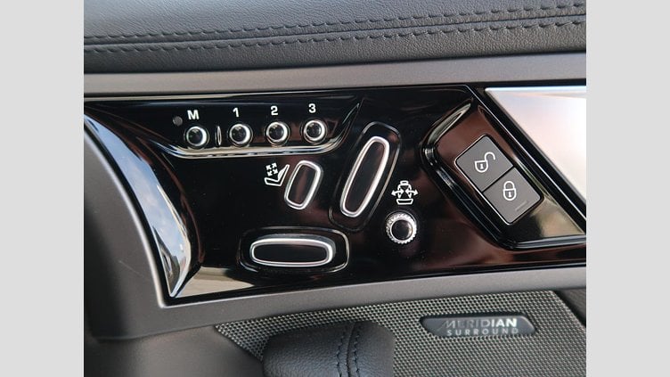 2016 認定中古車 Jaguar F-Type Carpathian Grey 水冷V型6気筒 DOHC
スーパーチャージャー クーペ