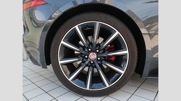 2016 認定中古車 Jaguar F-Type Carpathian Grey 水冷V型6気筒 DOHC
スーパーチャージャー クーペ