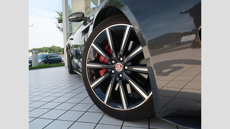 2016 認定中古車 Jaguar F-Type Carpathian Grey 水冷V型6気筒 DOHC
スーパーチャージャー クーペ