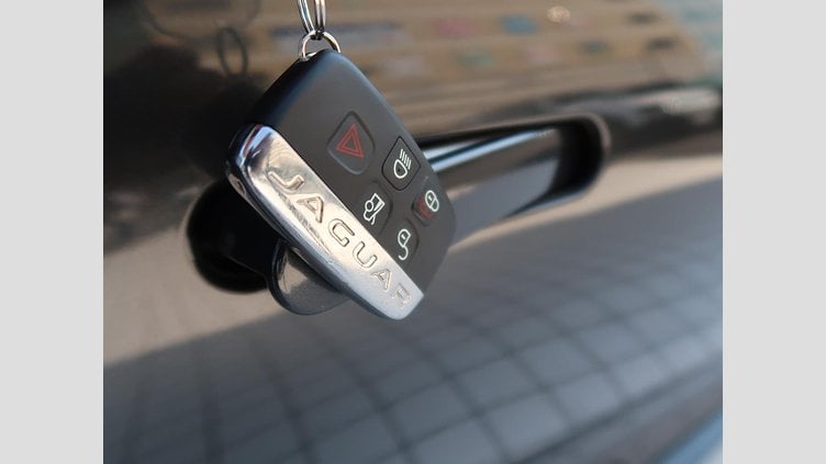 2016 認定中古車 Jaguar F-Type Carpathian Grey 水冷V型6気筒 DOHC
スーパーチャージャー クーペ