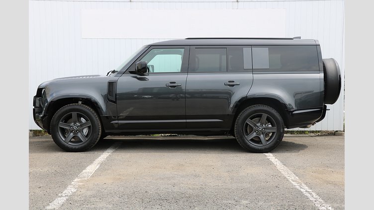 2024 認定中古車 Land Rover Defender 130 カルパチアングレイ D350 ディーゼルマイルドハイブリッド X-Dynamic SE