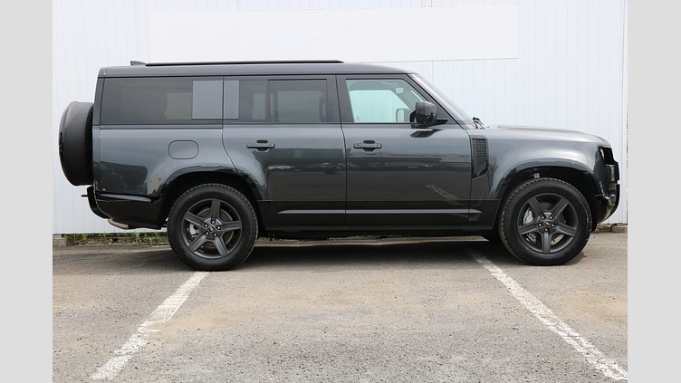 2024 認定中古車 Land Rover Defender 130 カルパチアングレイ D350 ディーゼルマイルドハイブリッド X-Dynamic SE