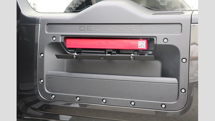 2024 認定中古車 Land Rover Defender 130 カルパチアングレイ D350 ディーゼルマイルドハイブリッド X-Dynamic SE
