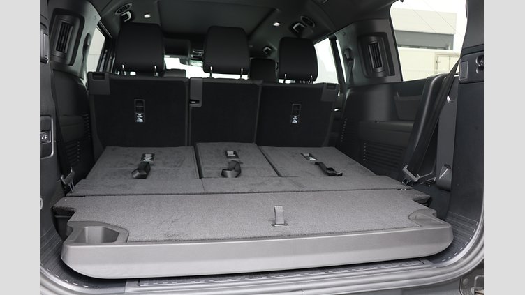 2024 認定中古車 Land Rover Defender 130 カルパチアングレイ D350 ディーゼルマイルドハイブリッド X-Dynamic SE