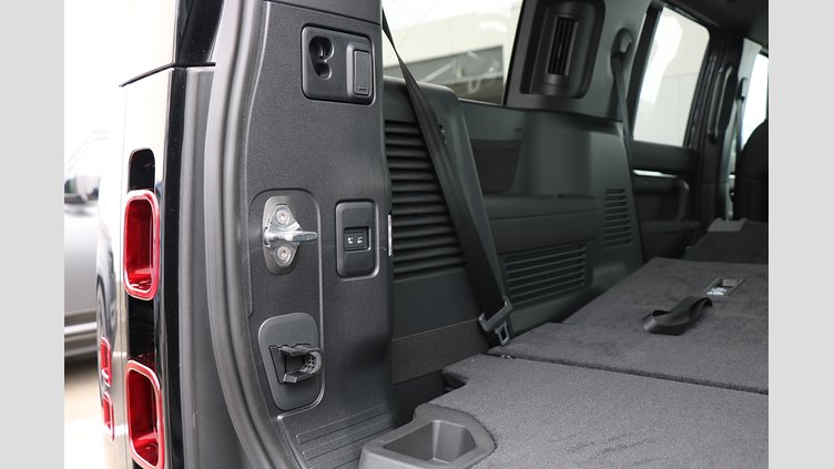 2024 認定中古車 Land Rover Defender 130 カルパチアングレイ D350 ディーゼルマイルドハイブリッド X-Dynamic SE