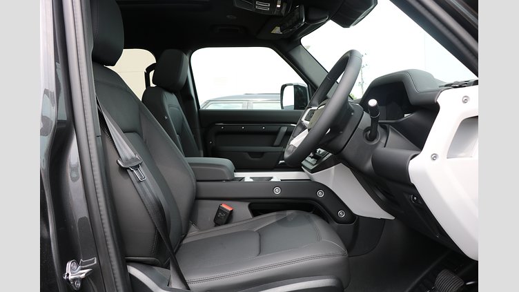 2024 認定中古車 Land Rover Defender 130 カルパチアングレイ D350 ディーゼルマイルドハイブリッド X-Dynamic SE