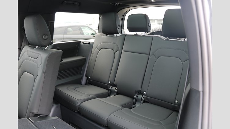 2024 認定中古車 Land Rover Defender 130 カルパチアングレイ D350 ディーゼルマイルドハイブリッド X-Dynamic SE