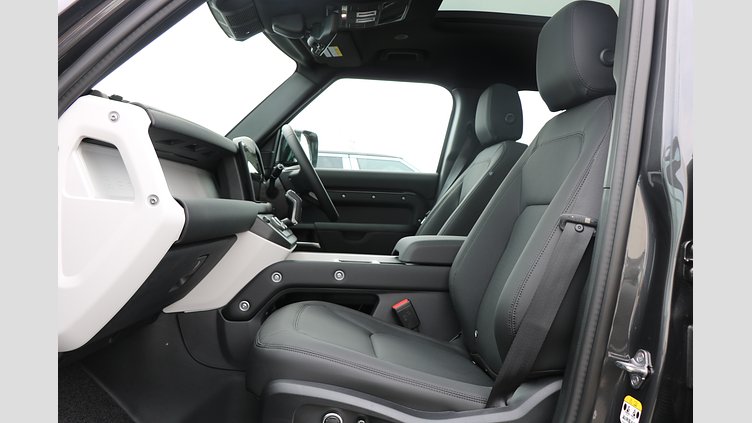 2024 認定中古車 Land Rover Defender 130 カルパチアングレイ D350 ディーゼルマイルドハイブリッド X-Dynamic SE