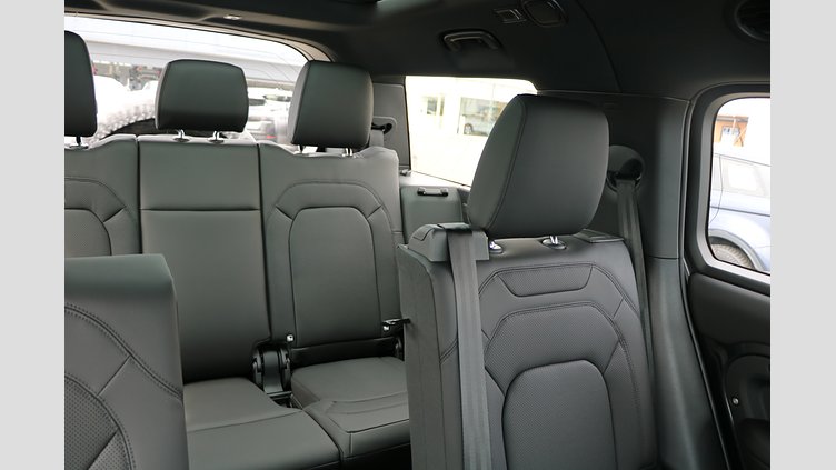 2024 認定中古車 Land Rover Defender 130 カルパチアングレイ D350 ディーゼルマイルドハイブリッド X-Dynamic SE
