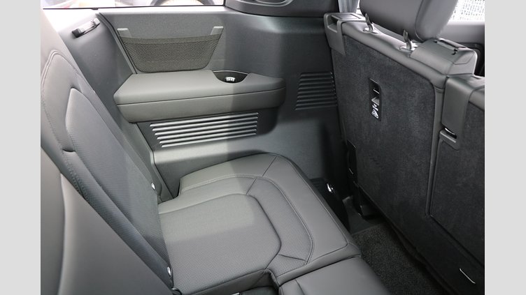 2024 認定中古車 Land Rover Defender 130 カルパチアングレイ D350 ディーゼルマイルドハイブリッド X-Dynamic SE