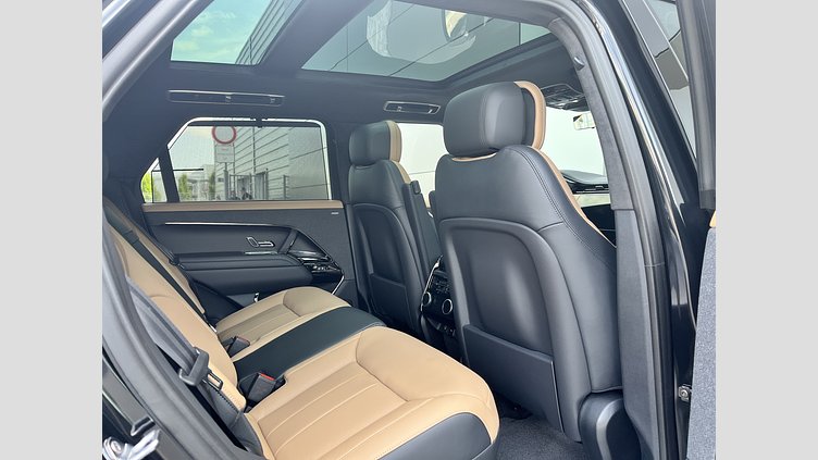 2025 SKLADOVÉ VOZIDLÁ Land Rover Range Rover Sport Čierna Santorini D350 MHEV AWD  Autobiography