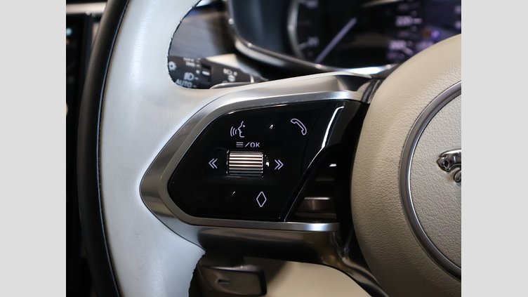 2022 認定中古車 Jaguar F-Pace ハクバシルバー P250 AWD（オートマチック） S