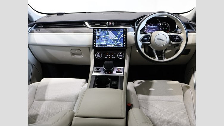 2022 認定中古車 Jaguar F-Pace ハクバシルバー P250 AWD（オートマチック） S