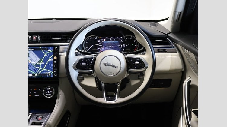2022 認定中古車 Jaguar F-Pace ハクバシルバー P250 AWD（オートマチック） S