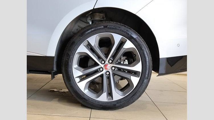 2022 認定中古車 Jaguar F-Pace ハクバシルバー P250 AWD（オートマチック） S