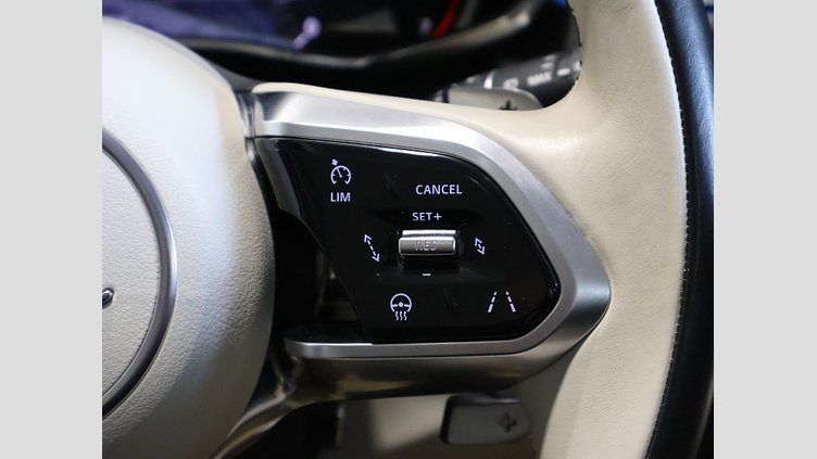 2022 認定中古車 Jaguar F-Pace ハクバシルバー P250 AWD（オートマチック） S