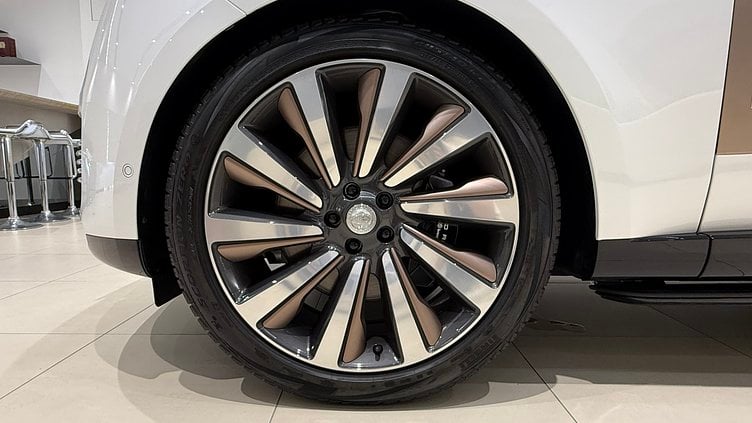 2024 認證中古車 Land Rover Range Rover (1EJ) Ostuni Pearl White 珍珠白 P615 汽油 (輕油電混合) 長軸距 SV