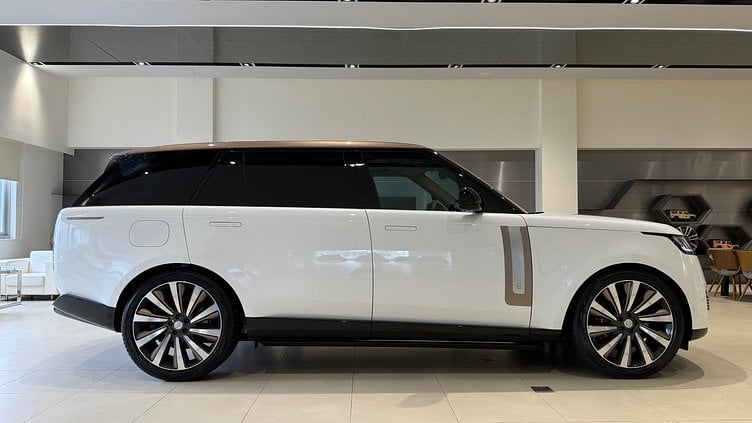 2024 認證中古車 Land Rover Range Rover (1EJ) Ostuni Pearl White 珍珠白 P615 汽油 (輕油電混合) 長軸距 SV
