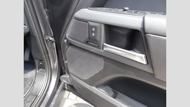 2022 認定中古車 Land Rover Defender 110 カルパチアングレイ D300 AWD（AT） X-DYNAMIC SE　アーバナイト‘２２