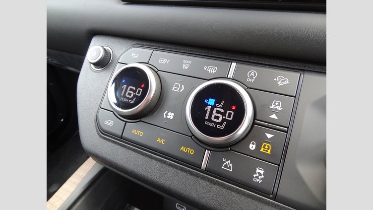 2022 認定中古車 Land Rover Defender 110 カルパチアングレイ D300 AWD（AT） X-DYNAMIC SE　アーバナイト‘２２