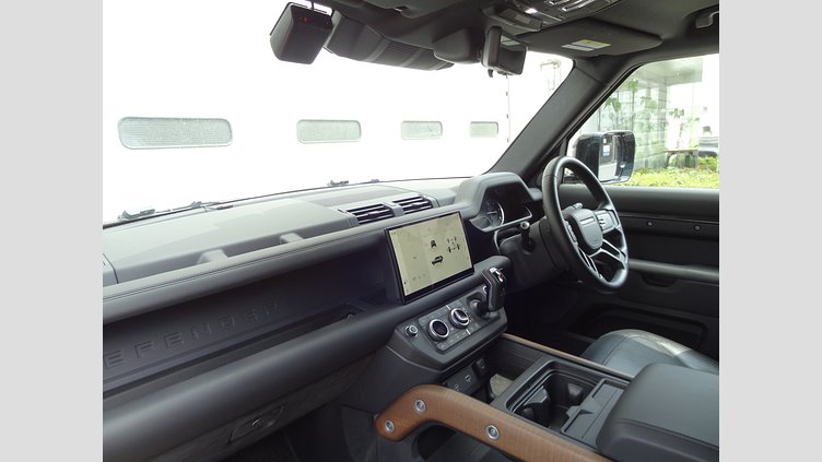 2022 認定中古車 Land Rover Defender 110 カルパチアングレイ D300 AWD（AT） X-DYNAMIC SE　アーバナイト‘２２
