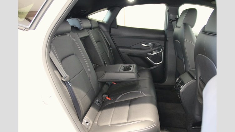 2024 認定中古車 Jaguar E-Pace オストゥーニパールホワイト P250（ガソリン） R-DYNAMIC SE