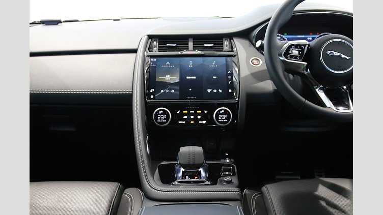 2024 認定中古車 Jaguar E-Pace オストゥーニパールホワイト P250（ガソリン） R-DYNAMIC SE