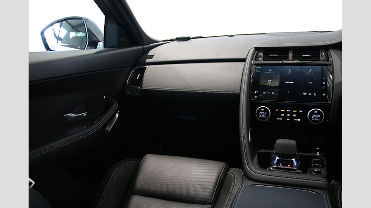 2024 認定中古車 Jaguar E-Pace オストゥーニパールホワイト P250（ガソリン） R-DYNAMIC SE