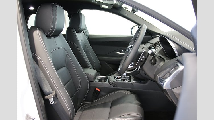2024 認定中古車 Jaguar E-Pace オストゥーニパールホワイト P250（ガソリン） R-DYNAMIC SE