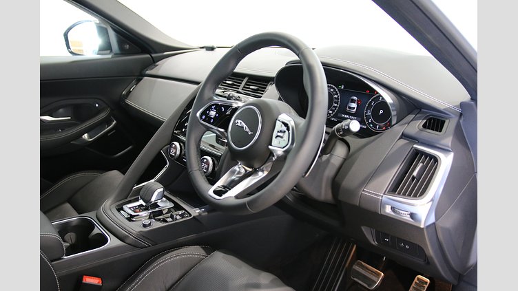 2024 認定中古車 Jaguar E-Pace オストゥーニパールホワイト P250（ガソリン） R-DYNAMIC SE