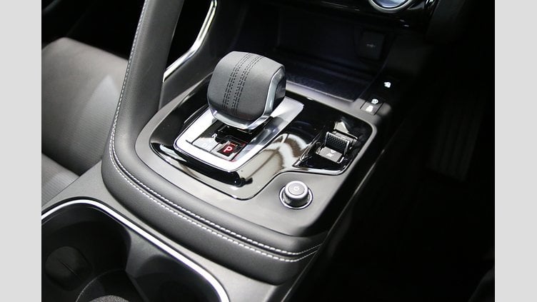 2024 認定中古車 Jaguar E-Pace オストゥーニパールホワイト P250（ガソリン） R-DYNAMIC SE
