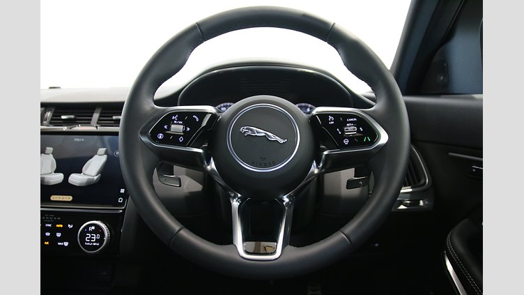2024 認定中古車 Jaguar E-Pace オストゥーニパールホワイト P250（ガソリン） R-DYNAMIC SE