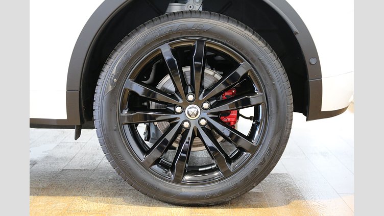 2024 認定中古車 Jaguar E-Pace オストゥーニパールホワイト P250（ガソリン） R-DYNAMIC SE