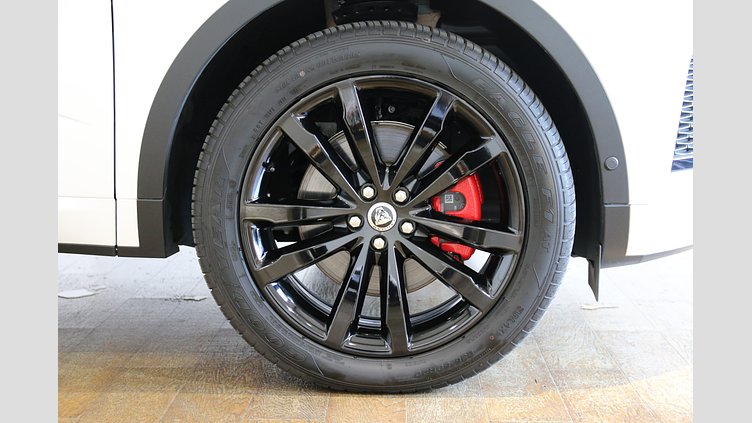 2024 認定中古車 Jaguar E-Pace オストゥーニパールホワイト P250（ガソリン） R-DYNAMIC SE