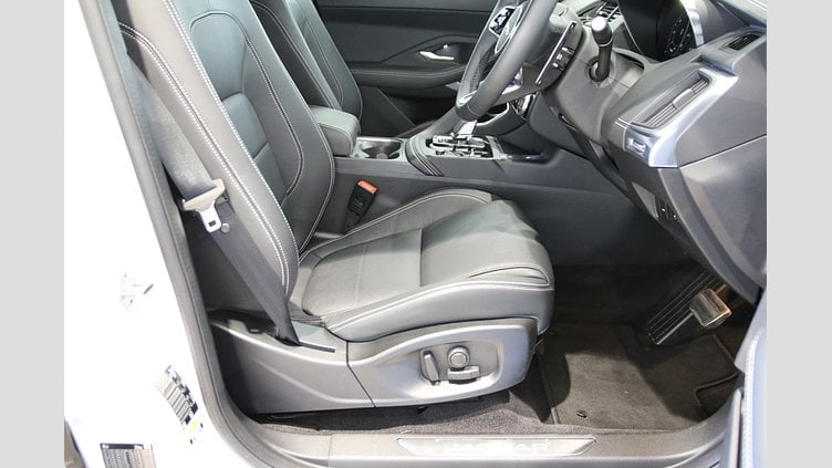 2024 認定中古車 Jaguar E-Pace オストゥーニパールホワイト P250（ガソリン） R-DYNAMIC SE