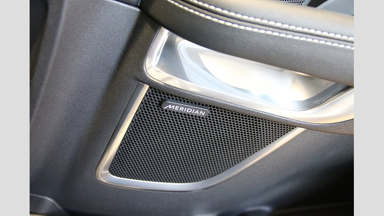 2024 認定中古車 Jaguar E-Pace オストゥーニパールホワイト P250（ガソリン） R-DYNAMIC SE