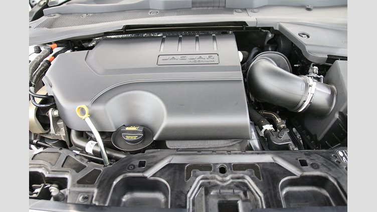 2024 認定中古車 Jaguar E-Pace オストゥーニパールホワイト P250（ガソリン） R-DYNAMIC SE