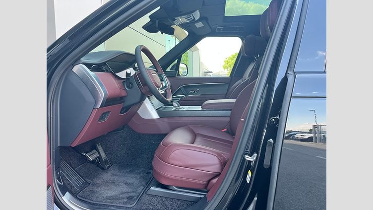 2025 SKLADOVÉ VOZIDLÁ Land Rover Range Rover Čierna Santorini P530 AWD Autobiography