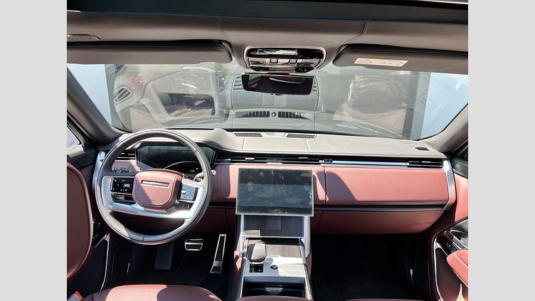 2025 SKLADOVÉ VOZIDLÁ Land Rover Range Rover Čierna Santorini P530 AWD Autobiography