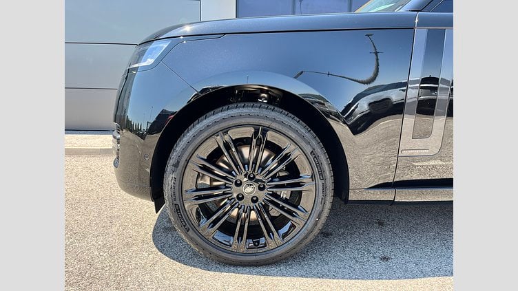 2025 SKLADOVÉ VOZIDLÁ Land Rover Range Rover Čierna Santorini P530 AWD Autobiography