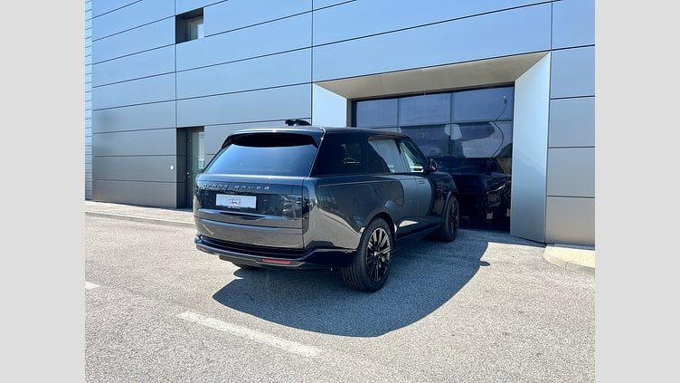 2025 SKLADOVÉ VOZIDLÁ Land Rover Range Rover Sivá Carpathian P550e PHEV AWD Autobiography
