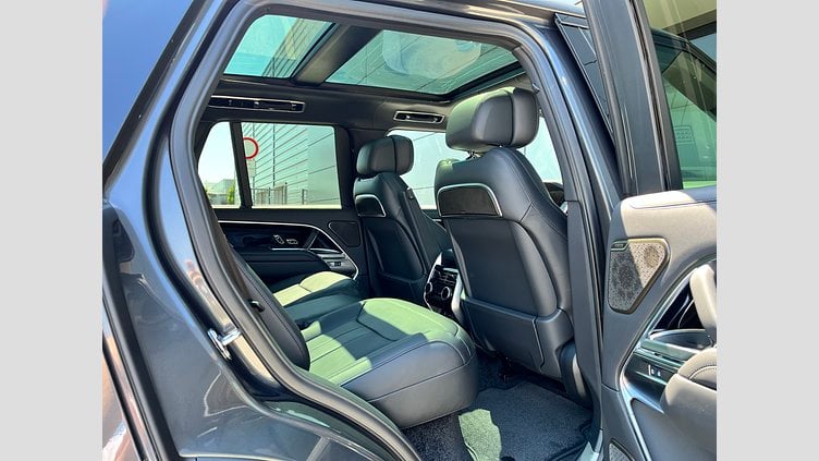 2025 SKLADOVÉ VOZIDLÁ Land Rover Range Rover Sivá Carpathian P550e PHEV AWD Autobiography
