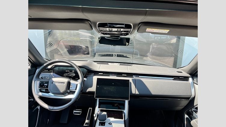 2025 SKLADOVÉ VOZIDLÁ Land Rover Range Rover Sivá Carpathian P550e PHEV AWD Autobiography