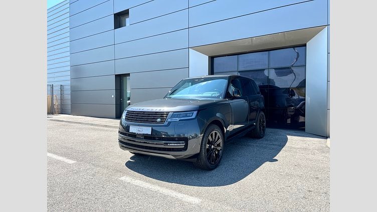 2025 SKLADOVÉ VOZIDLÁ Land Rover Range Rover Sivá Carpathian P550e PHEV AWD Autobiography