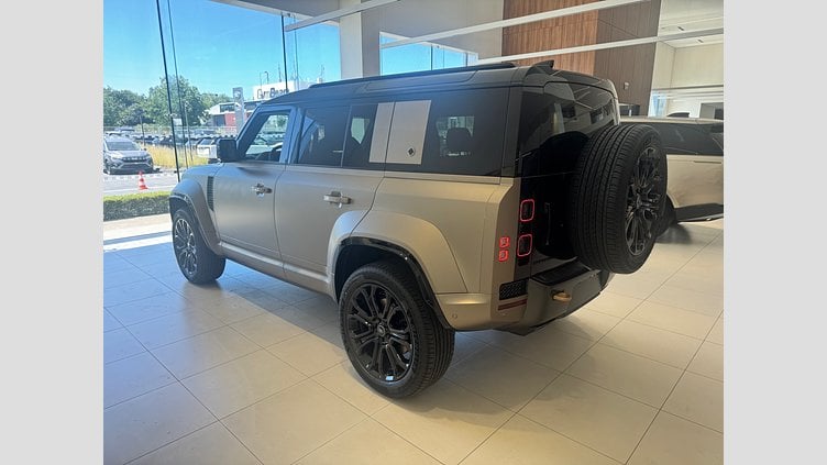 2025 SKLADOVÉ VOZIDLÁ Land Rover Defender 110 Petra Copper DEFENDER 110 OCTA