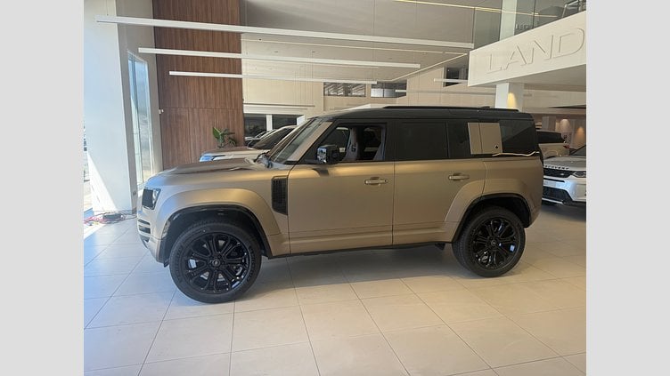 2025 SKLADOVÉ VOZIDLÁ Land Rover Defender 110 Petra Copper DEFENDER 110 OCTA
