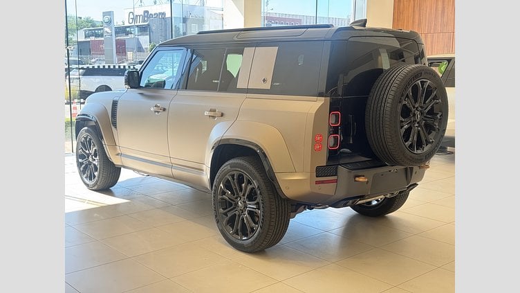 2025 SKLADOVÉ VOZIDLÁ Land Rover Defender 110 Petra Copper DEFENDER 110 OCTA