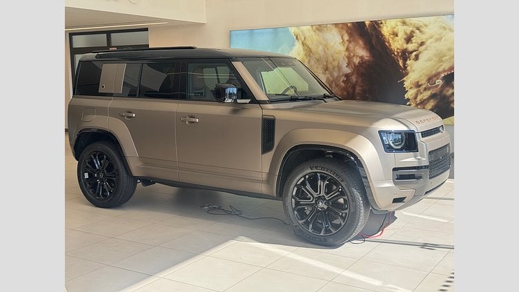 2025 SKLADOVÉ VOZIDLÁ Land Rover Defender 110 Petra Copper DEFENDER 110 OCTA