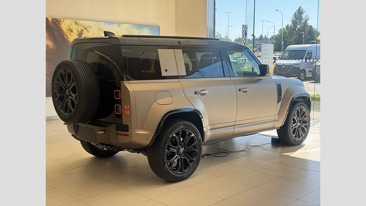 2025 SKLADOVÉ VOZIDLÁ Land Rover Defender 110 Petra Copper DEFENDER 110 OCTA