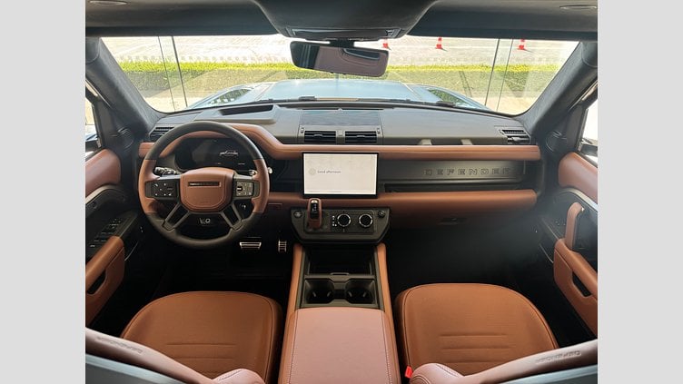 2025 SKLADOVÉ VOZIDLÁ Land Rover Defender 110 Petra Copper DEFENDER 110 OCTA